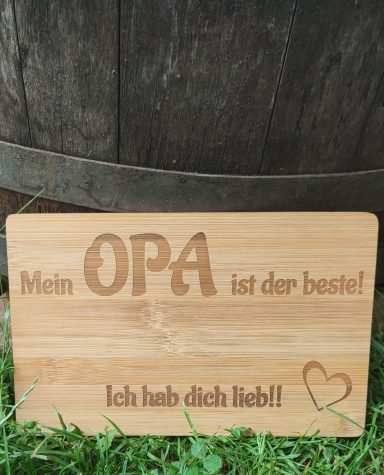 Holzschild mit der Aufschrift: "Mein OPA ist der beste! Ich hab dich lieb!"